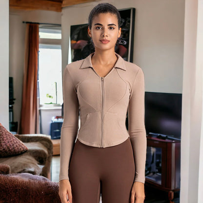 Chaqueta deportiva con cuello y dobladillo curvo
