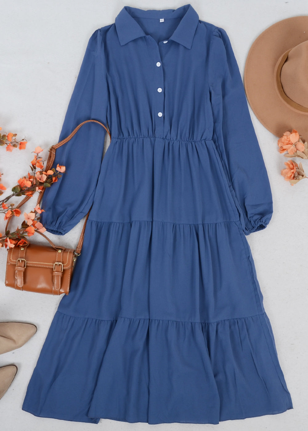 Vestido con botones en la parte delantera y cuello escalonado