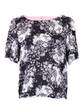 Blusa con abertura en la espalda y mangas cortas con estampado floral en blanco y negro de En Creme Lovely Wallpaper