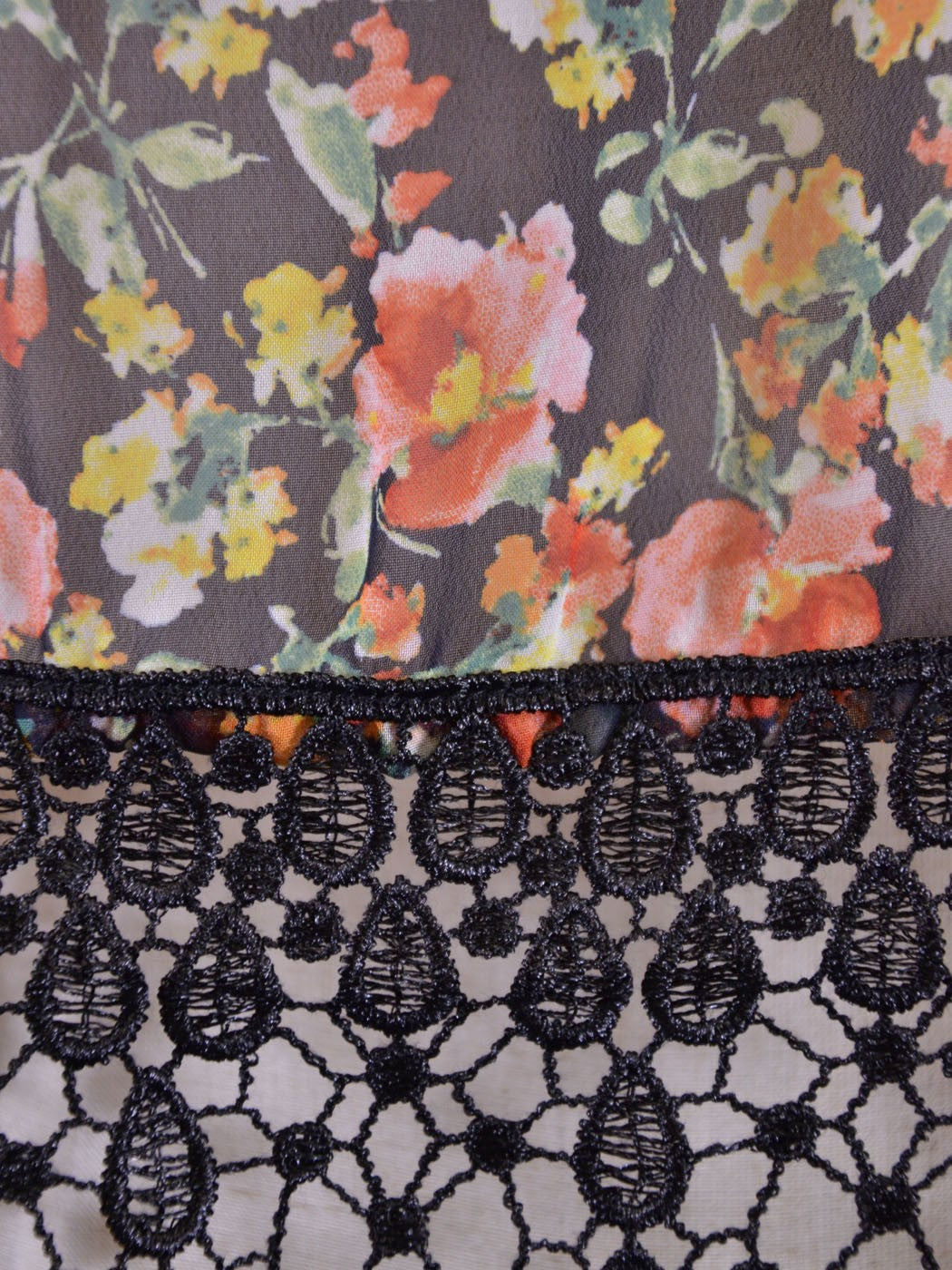 Top corto de gasa con estampado floral y ribete de encaje largo Audrey 3+1 Sweet Admire Garden
