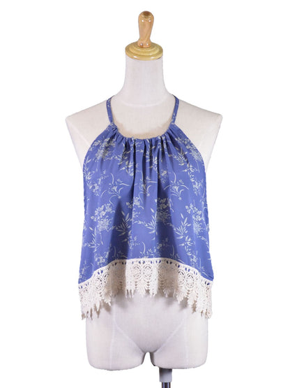 Blusa con cuello halter y espalda en T doble con ribete de encaje y estampado floral oriental En Creme