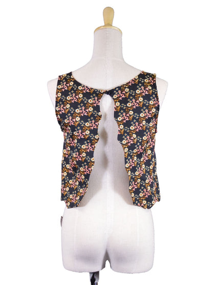 En Creme Charming Mini Floral Print Scallop Curvy Open Back Cropped Top