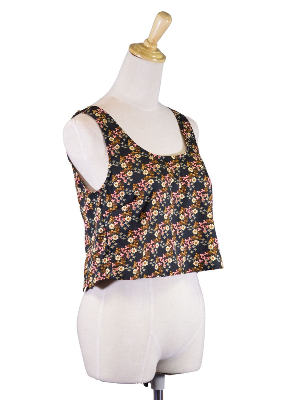 En Creme - Top corto con espalda abierta, escote festoneado y estampado floral encantador
