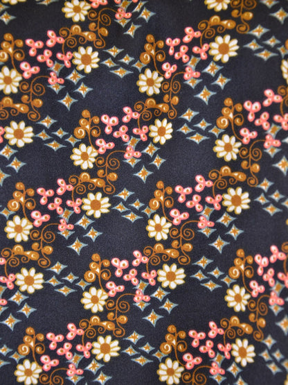 En Creme Charming Mini Floral Print Scallop Curvy Open Back Cropped Top