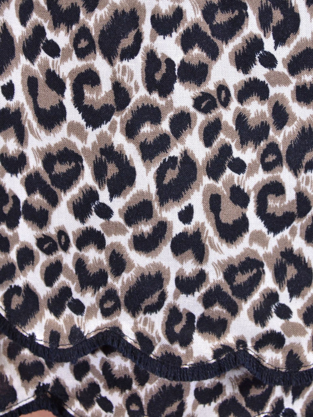 Mini shorts acampanados con volantes de doble capa y estampado de guepardo de Lush Savvy Animalist