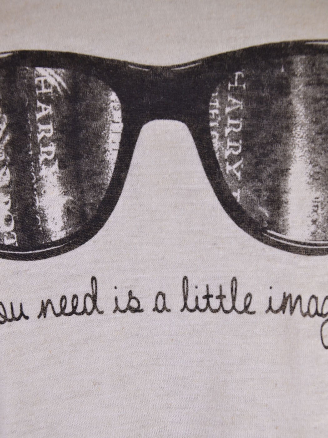 Top de punto con escote redondo y gafas de sol Imagination de Michelle Fresh