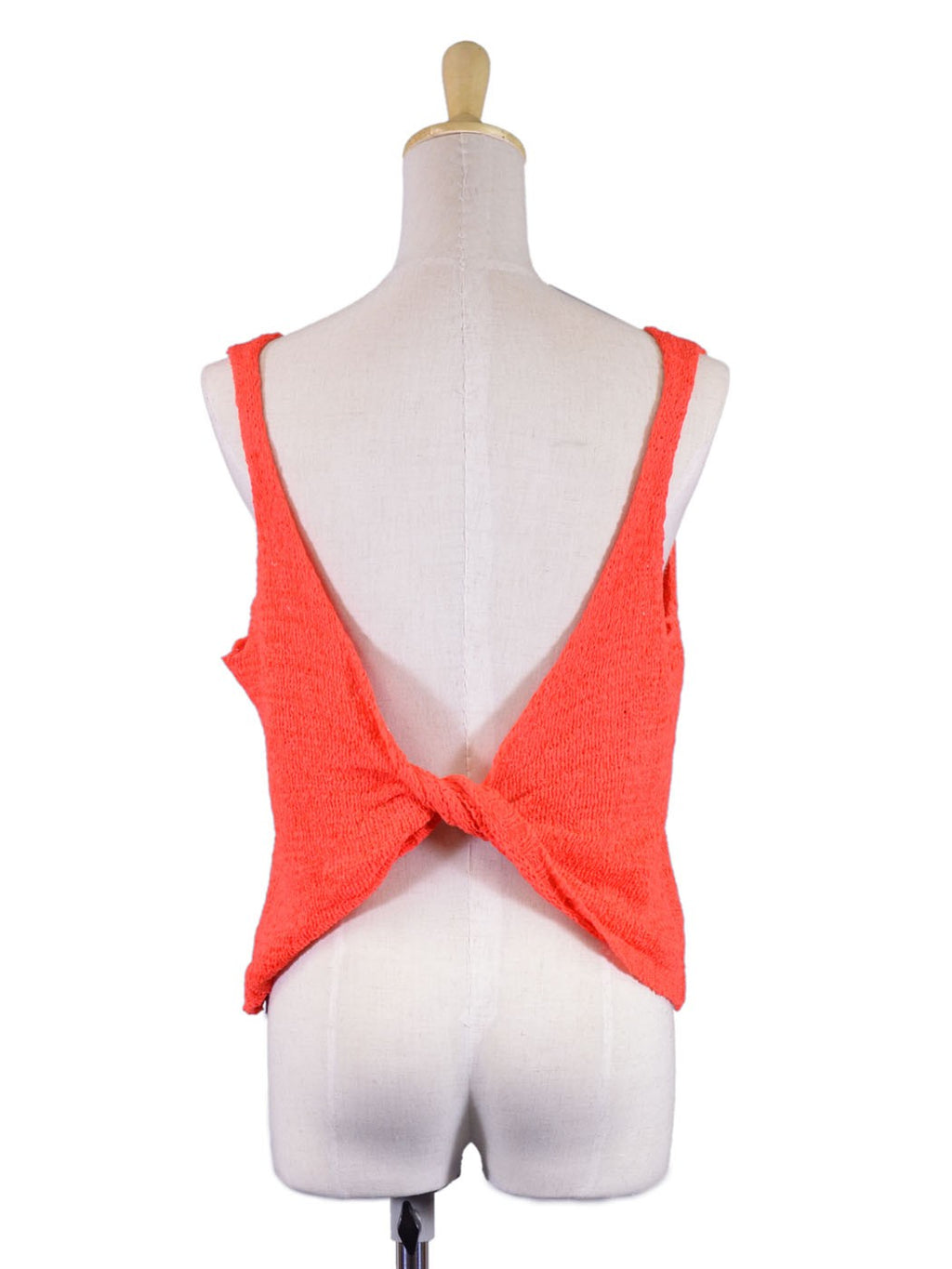 Camiseta sin mangas de punto con escote redondo y espalda torcida sexy en color coral neón Voltaic En Creme