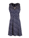 Vestido azul marino con detalle en la espalda de crochet, entallado y acampanado, estampado floral elegante y elegante En Creme