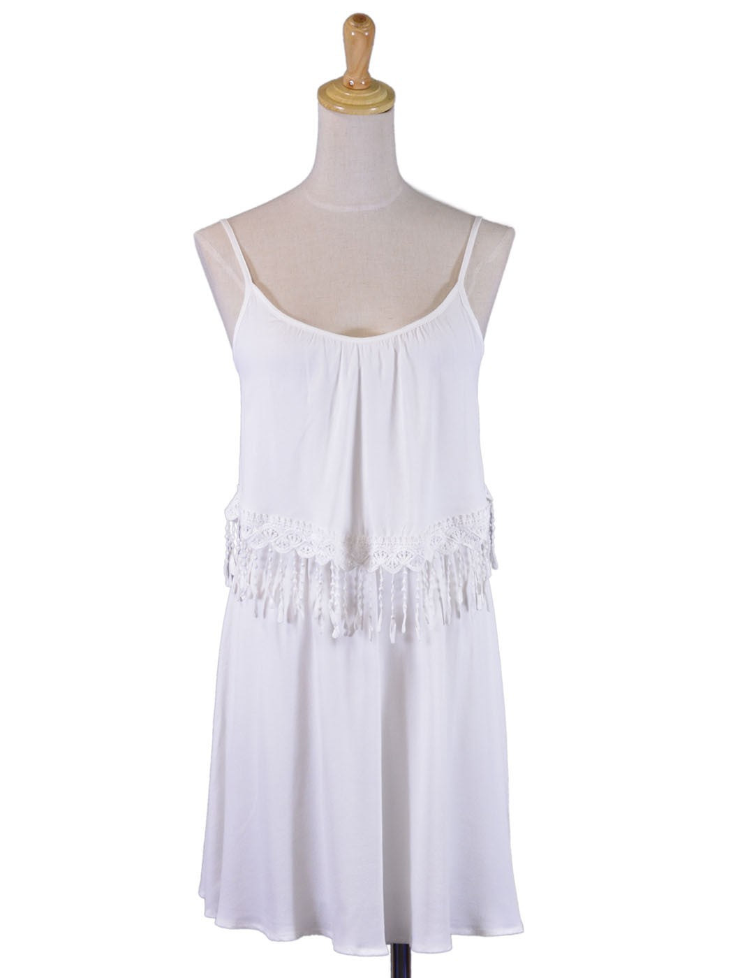 Vestido de novia tejido con ribete de flecos y estilo Cluny inspirado en los años 50