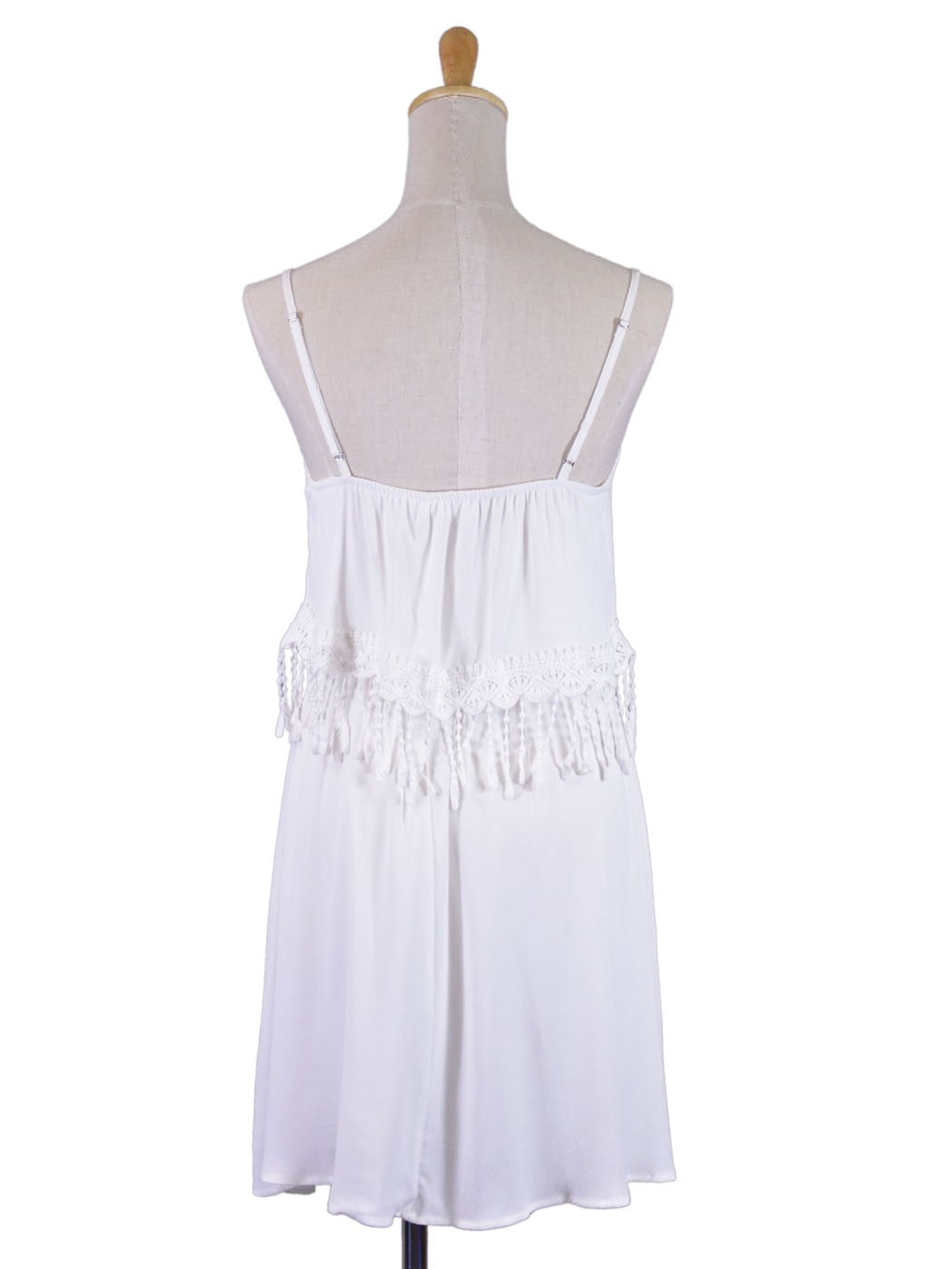 Vestido de novia tejido con ribete de flecos y estilo Cluny inspirado en los años 50