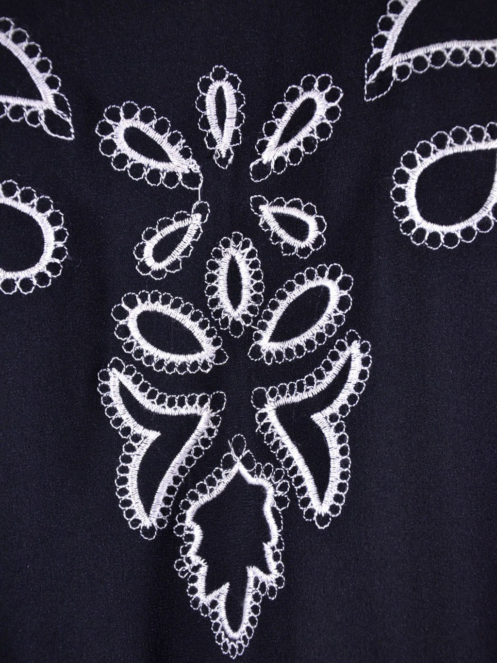 Blusa de gasa con dobladillo con borlas y flecos delanteros con bordado floral seductor de Ark &amp; Co