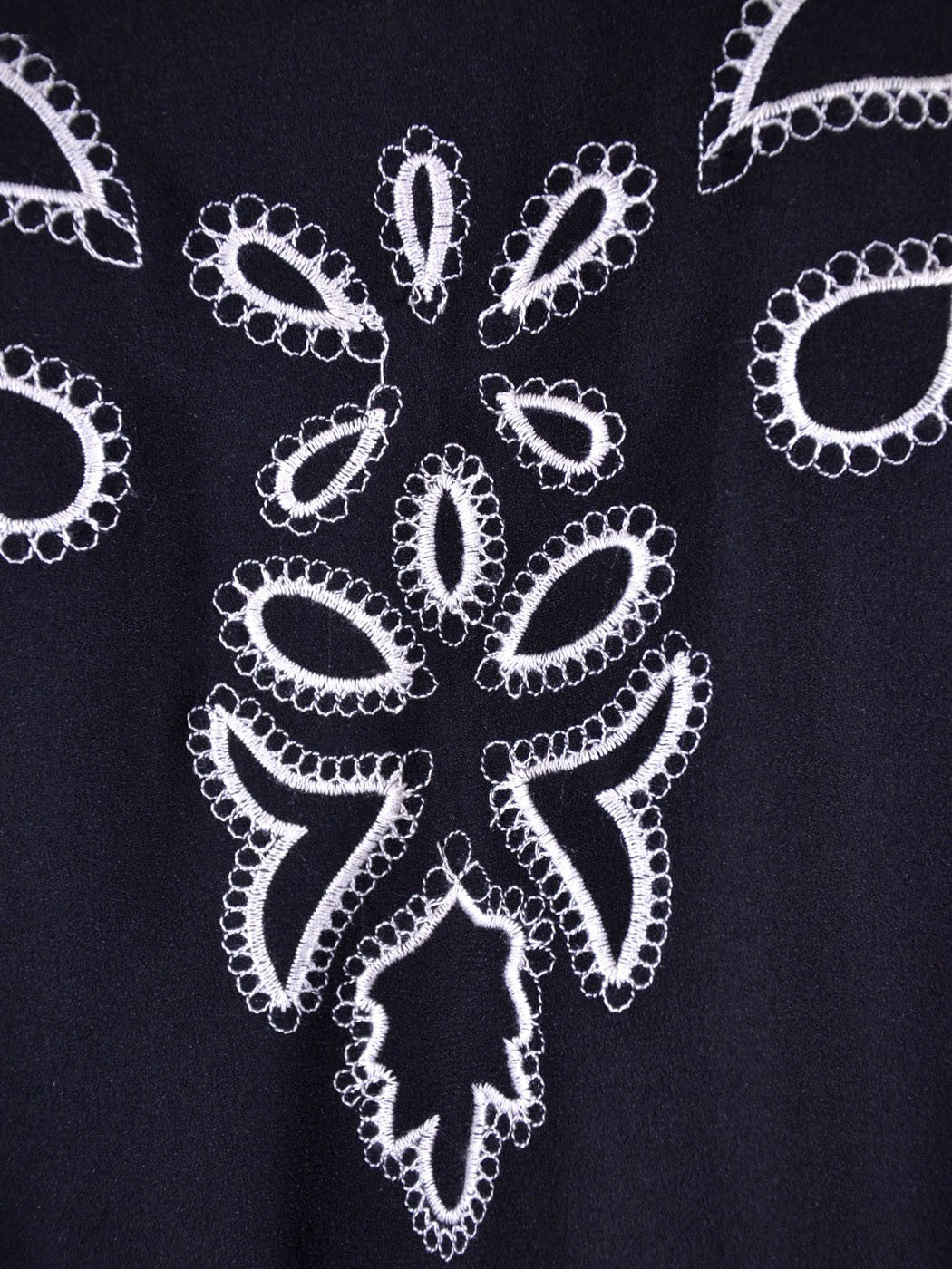 Blusa de gasa con dobladillo con borlas y flecos delanteros con bordado floral seductor de Ark &amp; Co