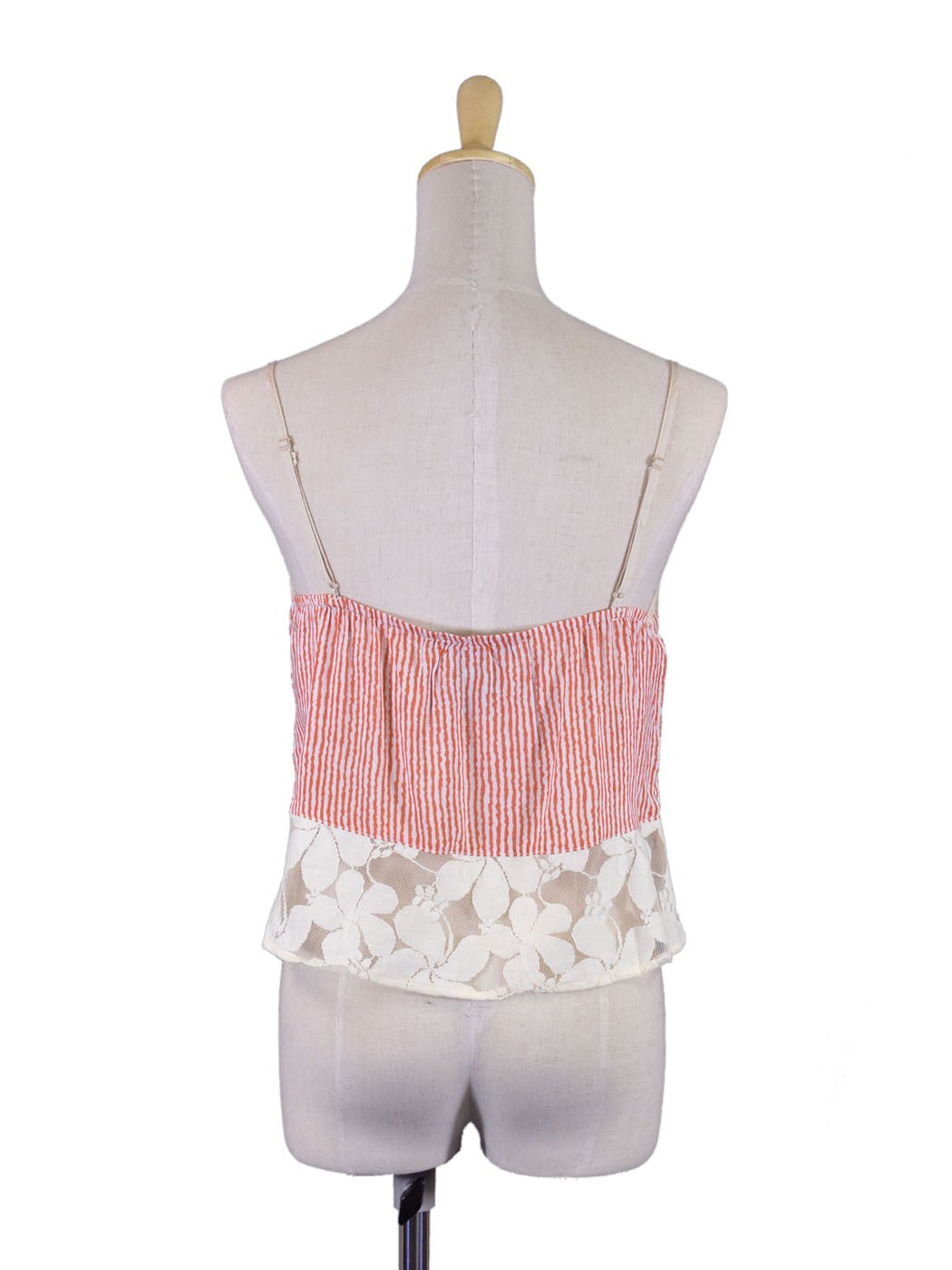 Blusa tejida con detalle de encaje y malla floral bordada a rayas linda con tomate volador
