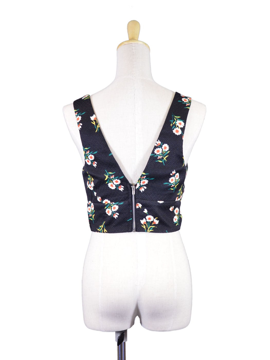 Lush Lovely Cute Oriental Floral Quilt Textured Print V-Neck Cropped Tank Top