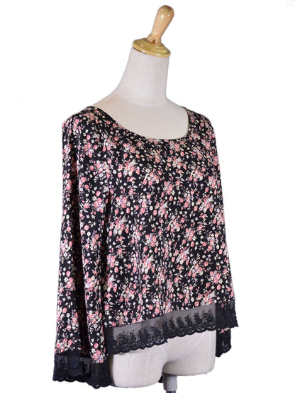 Blusa de escote redondo tejida con mangas acampanadas, dobladillo de encaje de malla y estampado floral En Creme Sophia