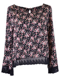 Blusa de escote redondo tejida con mangas acampanadas, dobladillo de encaje de malla y estampado floral En Creme Sophia