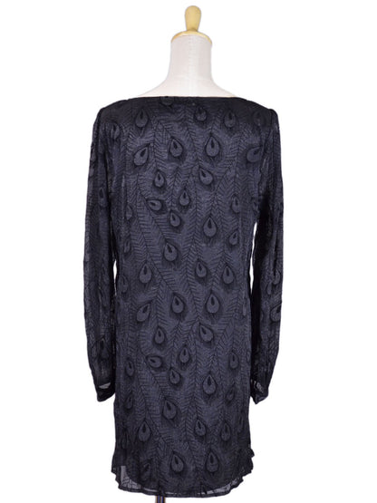 Vestido de cóctel de noche con mangas largas y plumas de pavo real encantador en crema