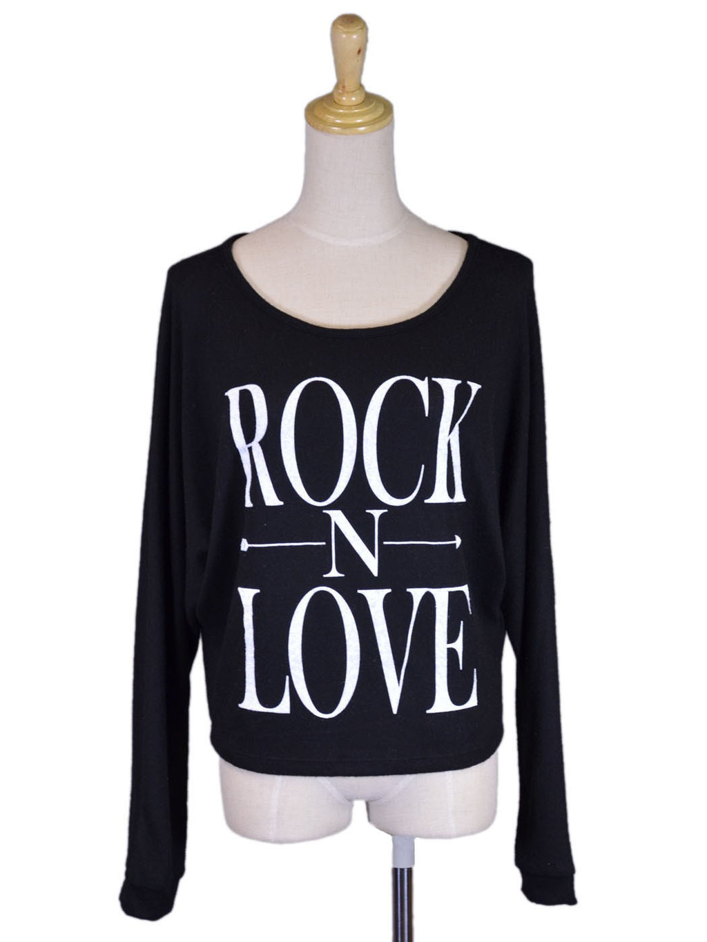 La clásica camiseta informal de manga larga con logo en forma de corazón y bandera británica de Rock-N-Love