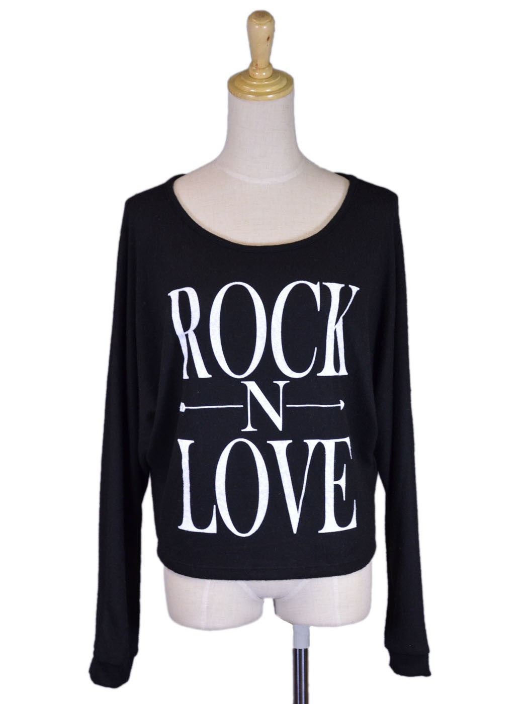 La clásica camiseta informal de manga larga con logo en forma de corazón y bandera británica de Rock-N-Love