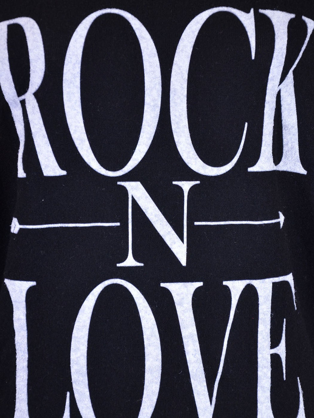 La clásica camiseta informal de manga larga con logo en forma de corazón y bandera británica de Rock-N-Love
