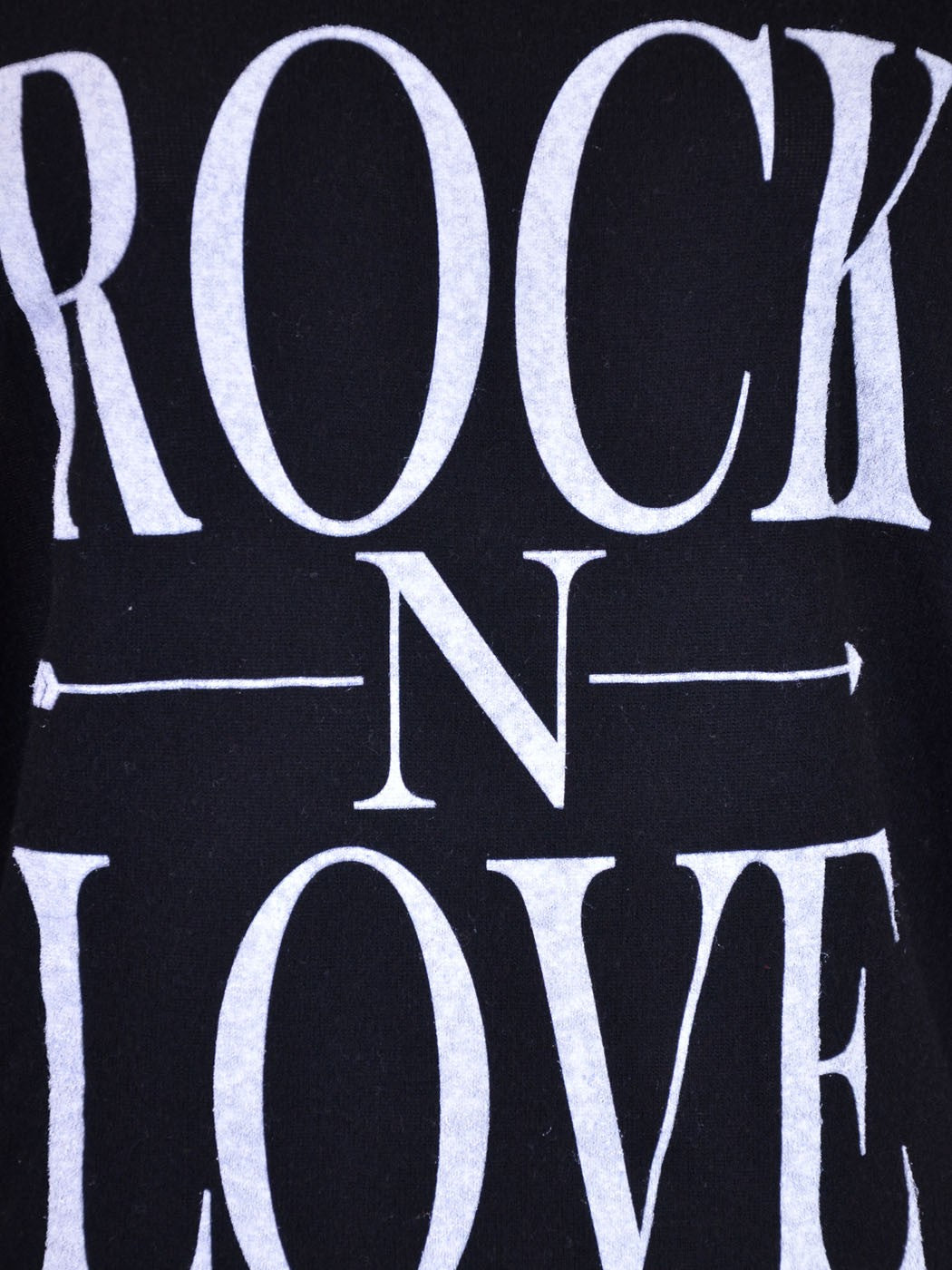 La clásica camiseta informal de manga larga con logo en forma de corazón y bandera británica de Rock-N-Love