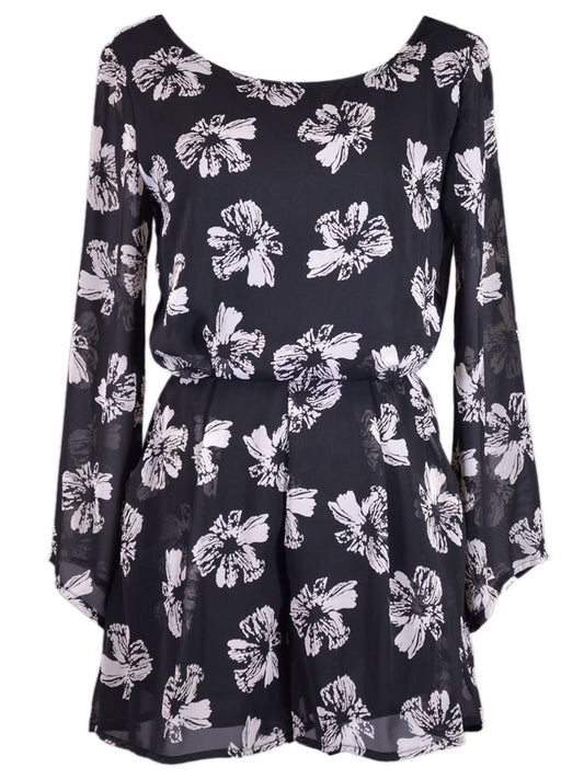 Mono de noche de gasa con mangas acampanadas y estampado floral en blanco y negro, muy agradable y exuberante