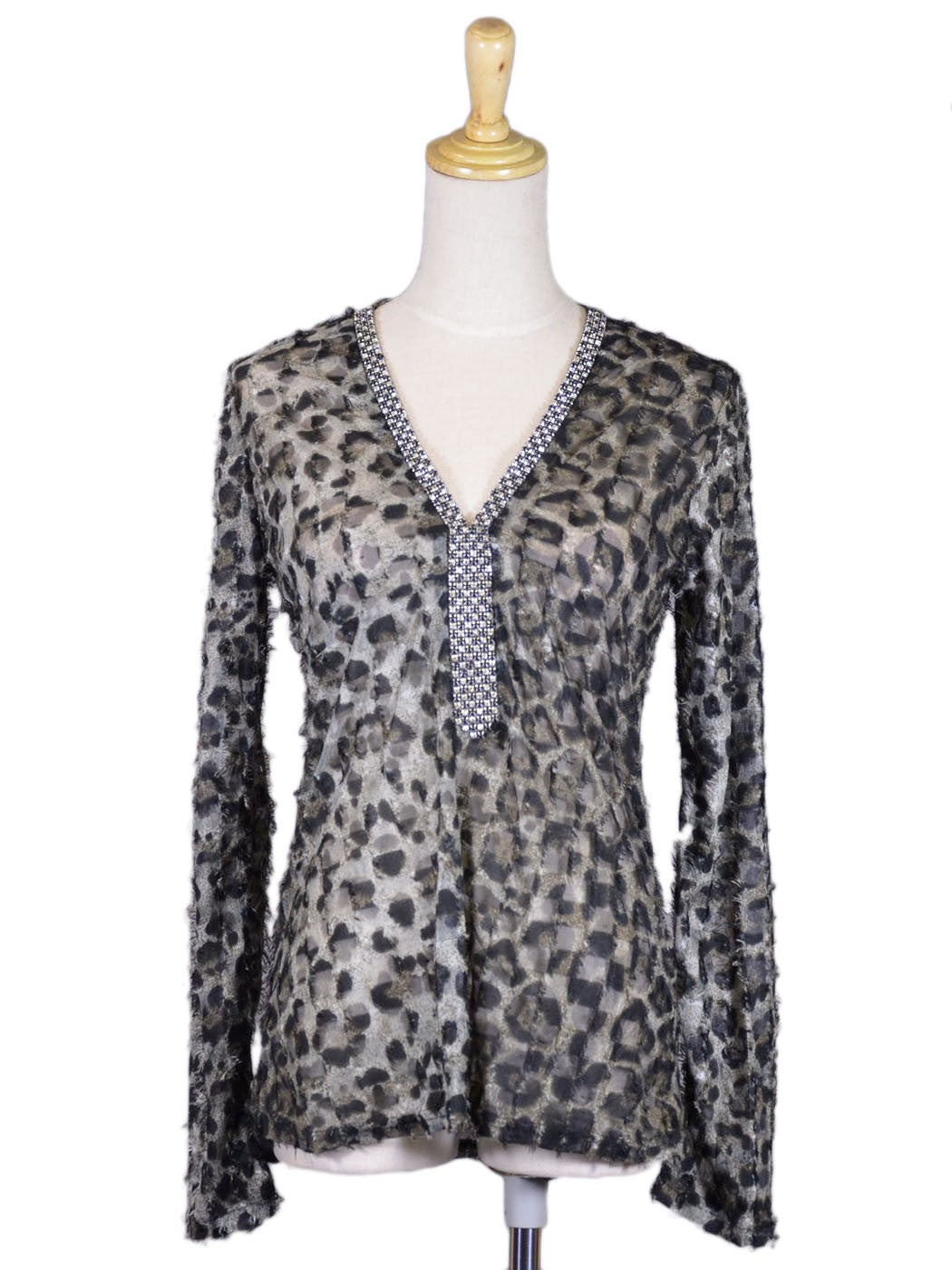 Top Uniq con escote brillante y mangas largas con estampado de malla animalística y tejido desgastado