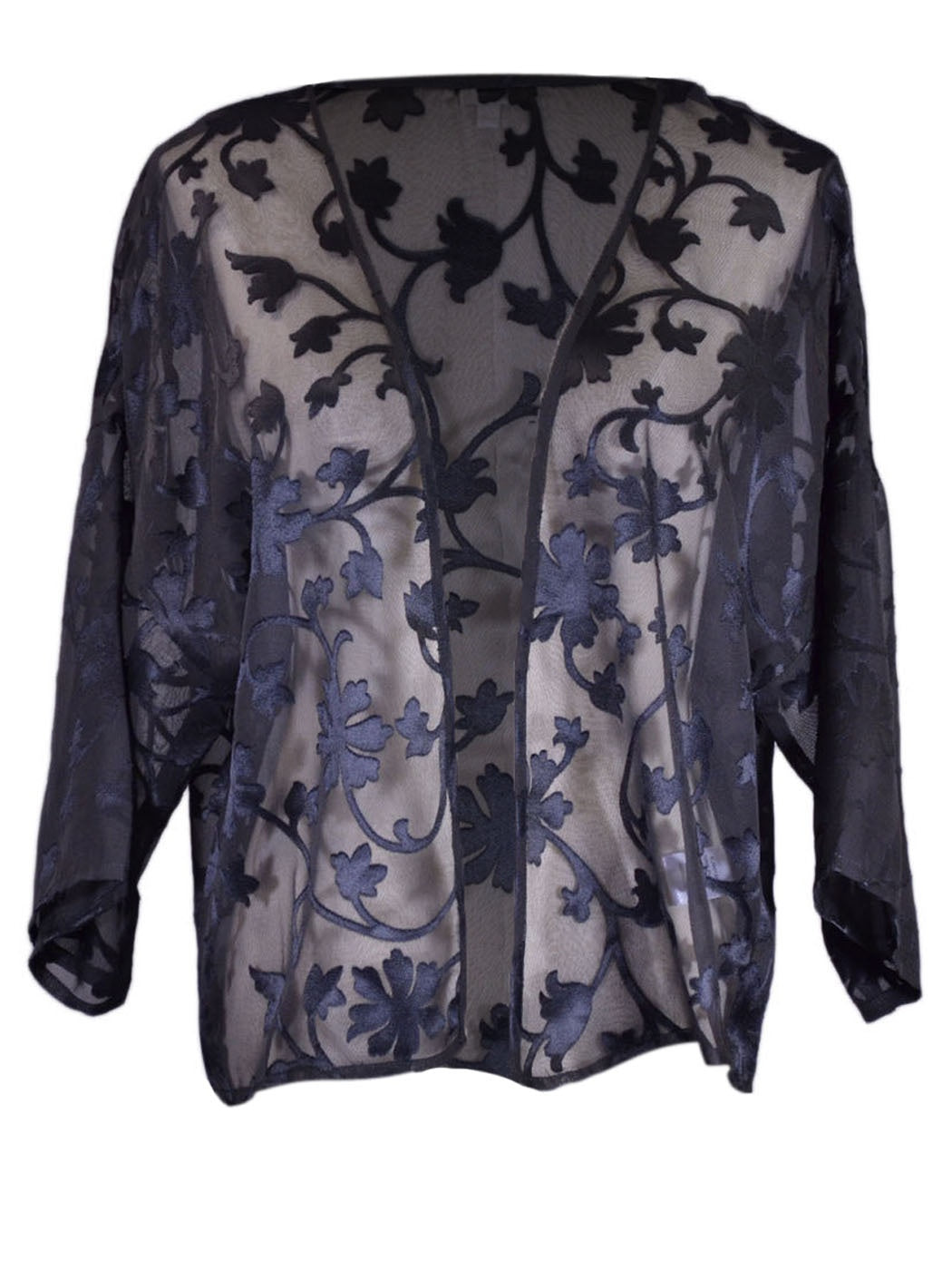 Chaqueta tipo kimono corta de red transparente con apliques de flores y hojas negras de la marca En Creme