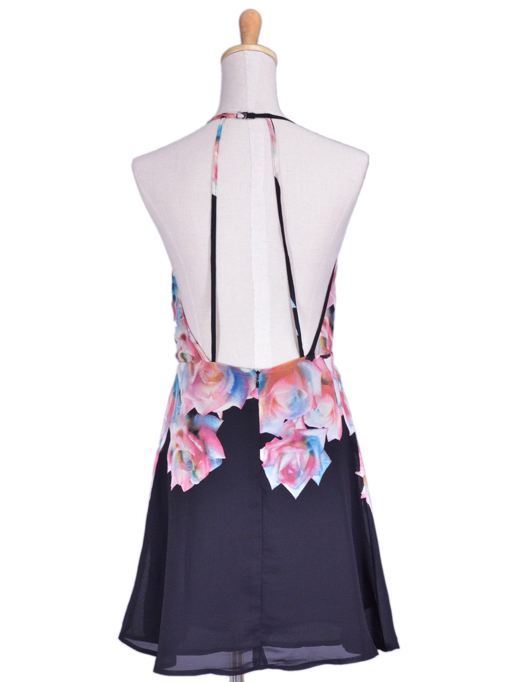 Vestido de gasa con espalda descubierta y cuello halter con rosas abstractas en color rosa y negro de la marca Cotton Candy