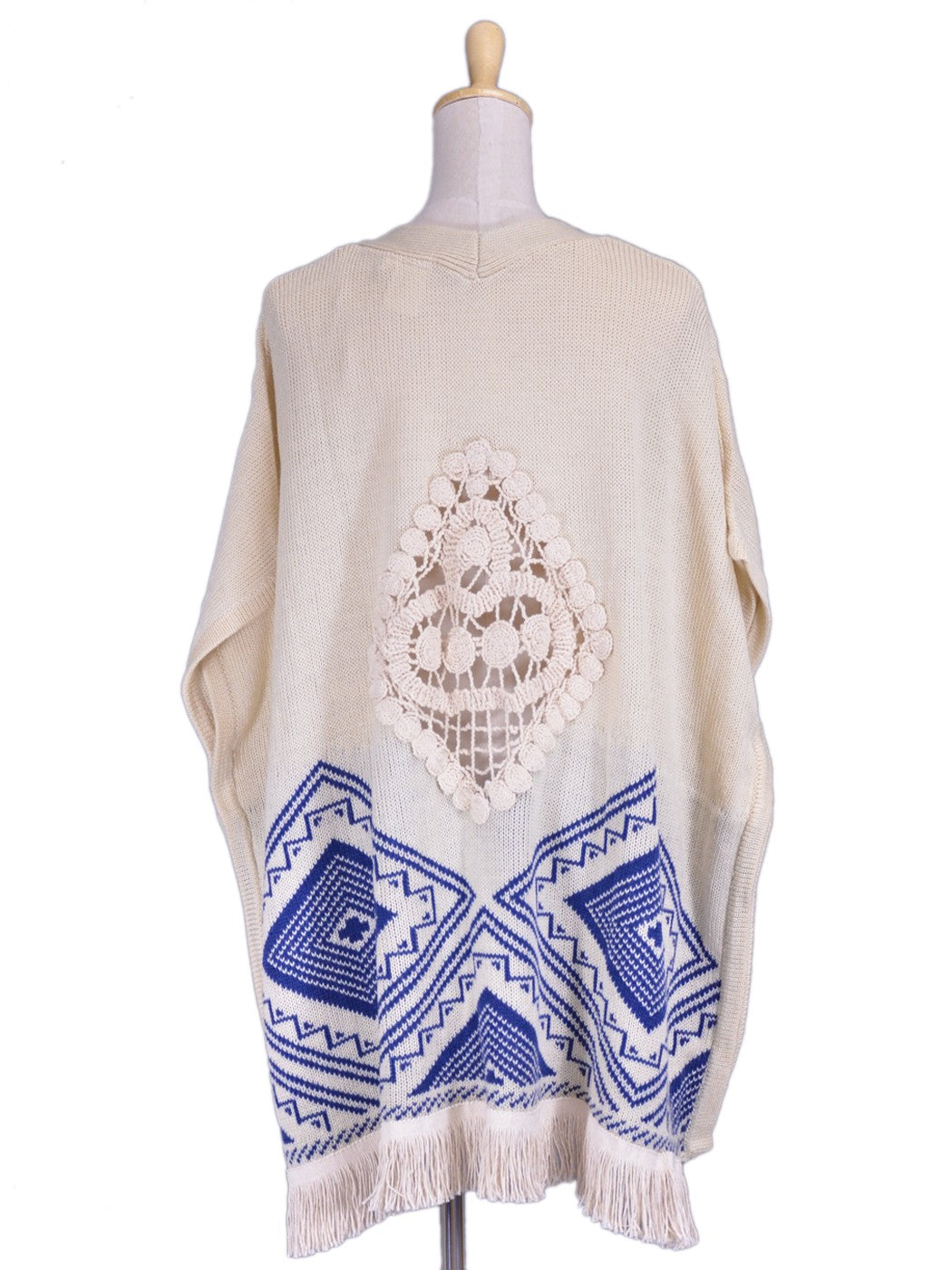 Poncho grande con flecos y espalda bordada con diseño tribal azteca de la marca Pink Owl