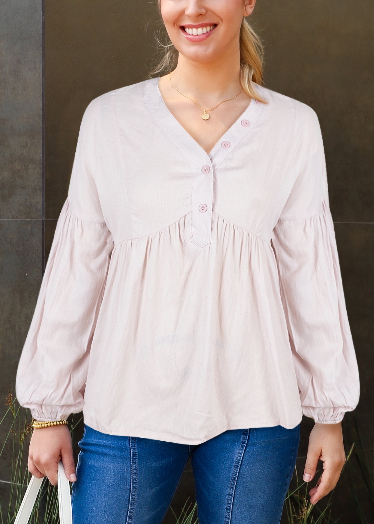 Blusa lisa con detalle de botones 