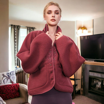 Chaqueta de piel de oveja texturizada con botones en la parte delantera