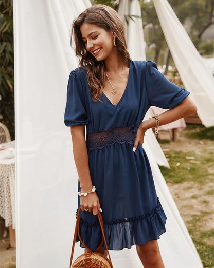 Vestido túnica con volantes y cintura de encaje
