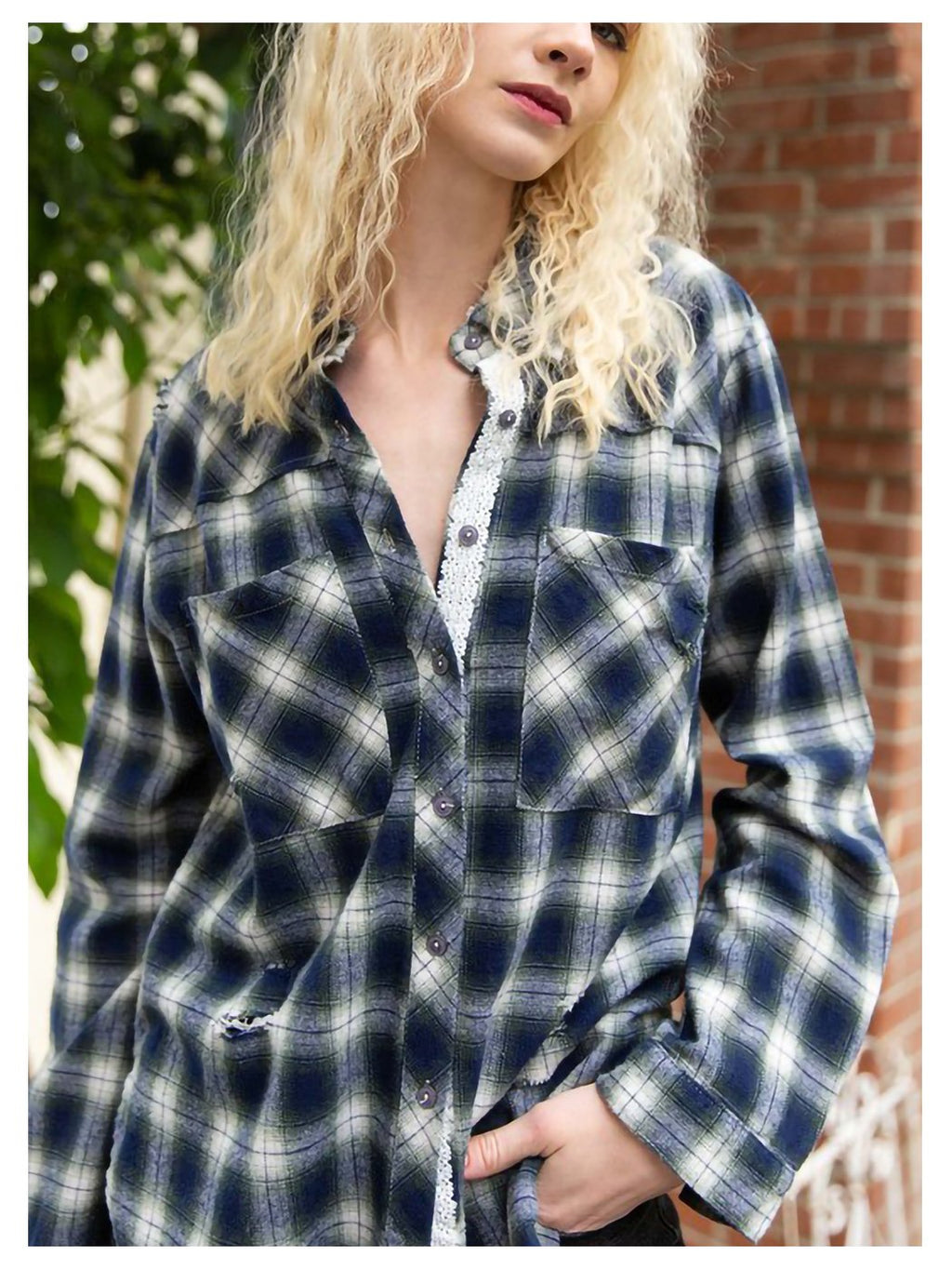 Camisa de franela desgastada con botones