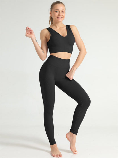 Conjunto cómodo de fitness y yoga