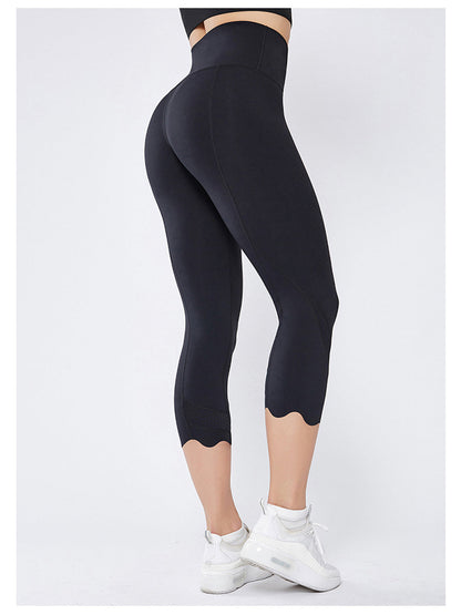 Pantalones de yoga festoneados diseñados con láser