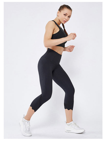 Pantalones de yoga festoneados diseñados con láser