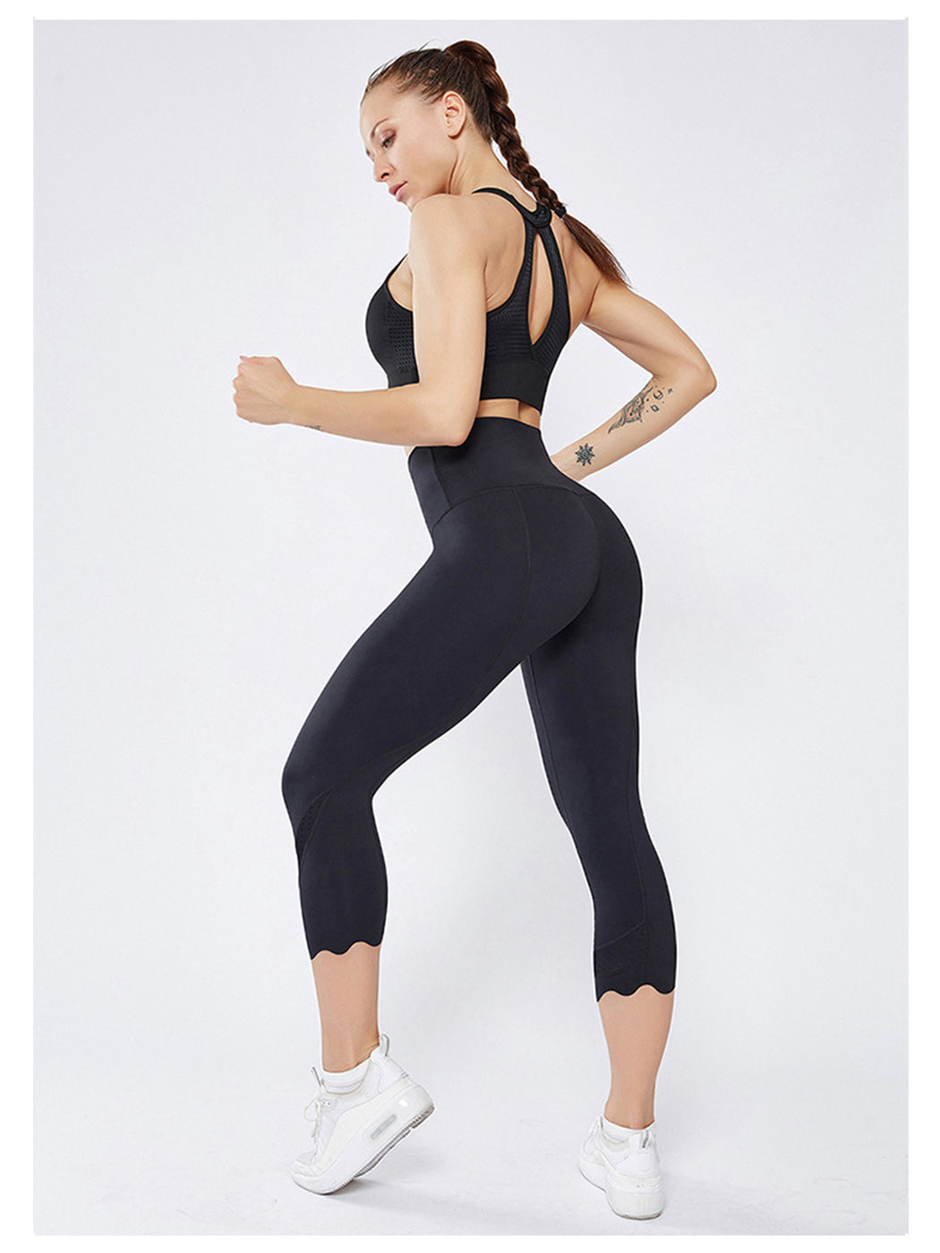 Pantalones de yoga festoneados diseñados con láser