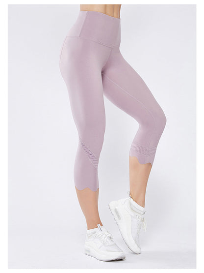 Pantalones de yoga festoneados diseñados con láser