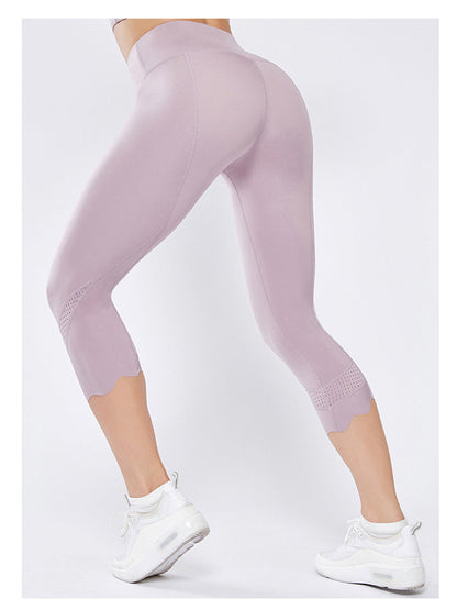 Pantalones de yoga festoneados diseñados con láser