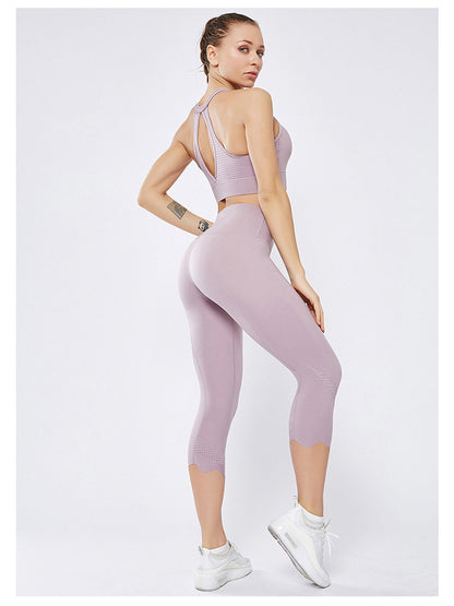 Pantalones de yoga festoneados diseñados con láser