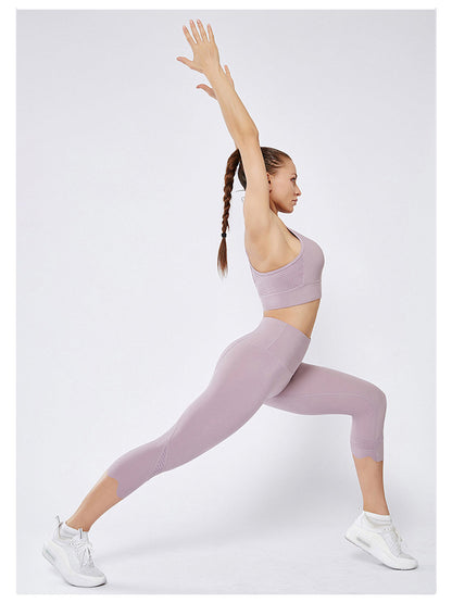 Pantalones de yoga festoneados diseñados con láser