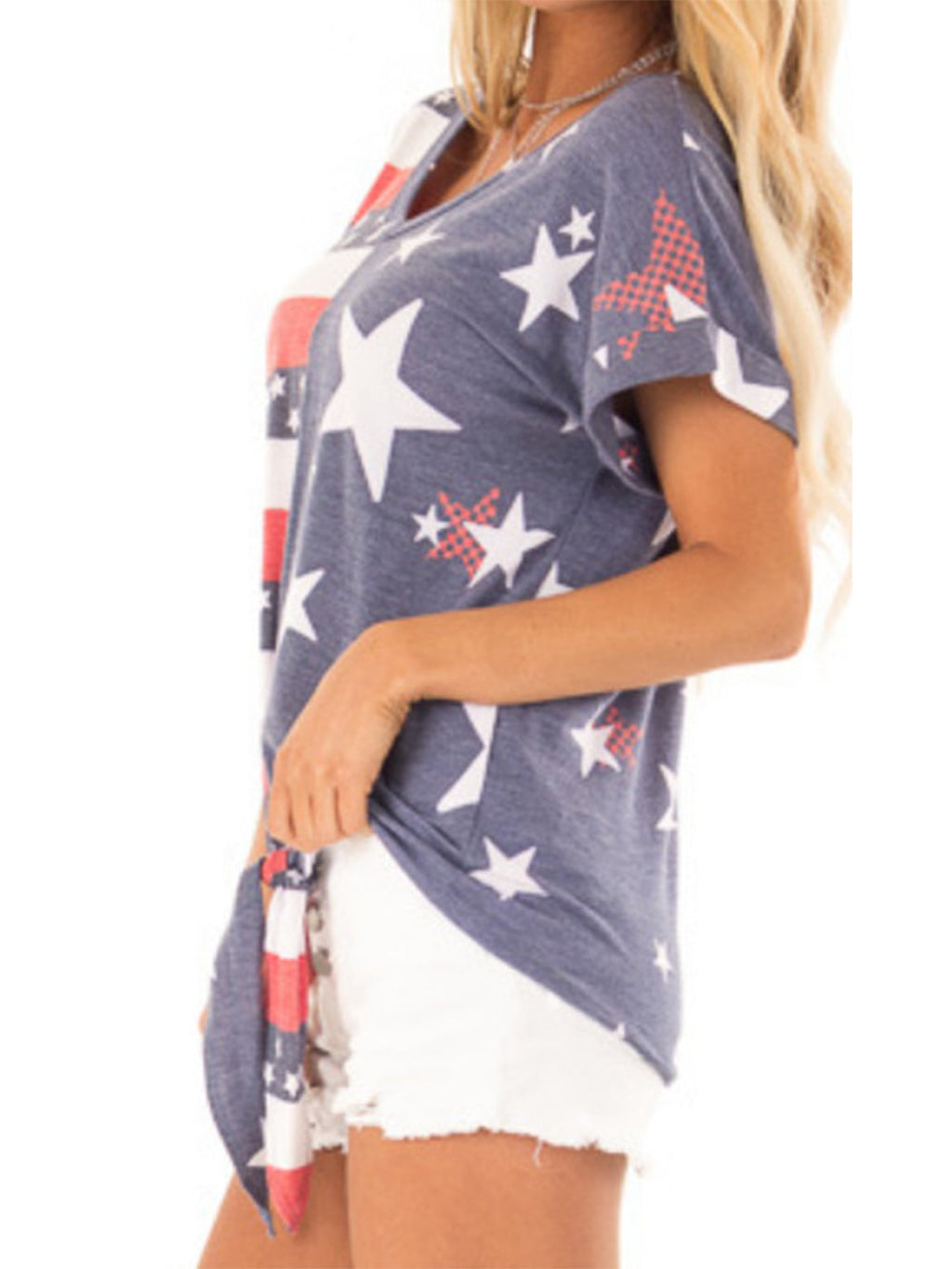 Camisa con cuello en V, estampado de bandera y lazo en la parte delantera