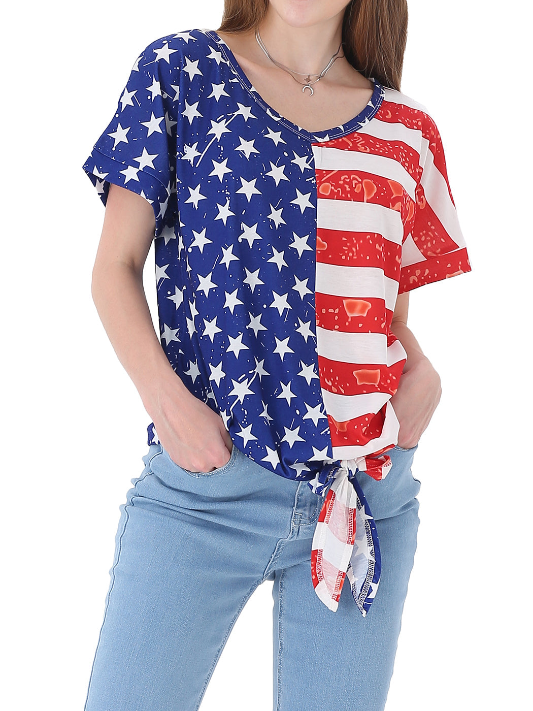 Camisa con cuello en V, estampado de bandera y lazo en la parte delantera