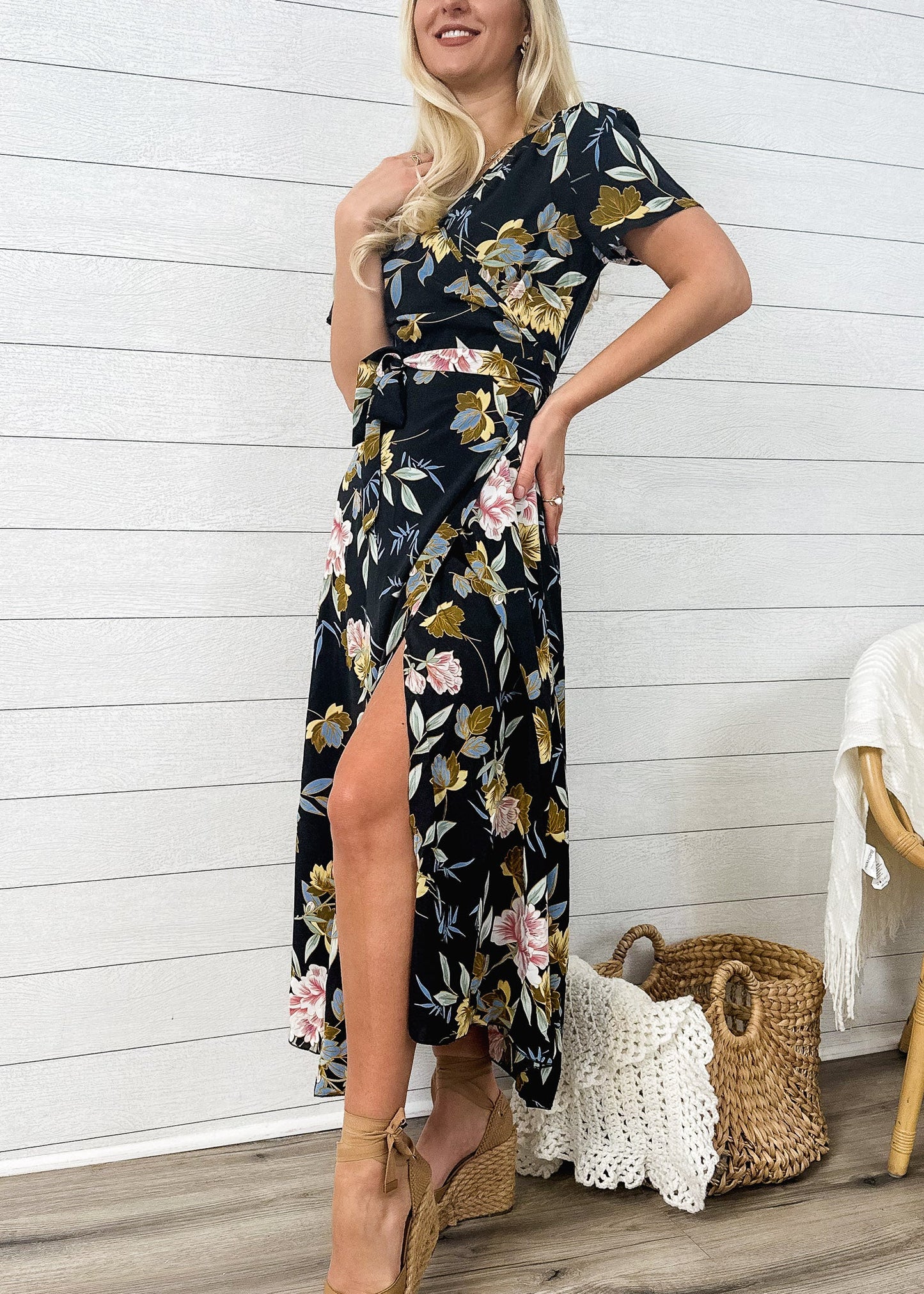 Vestido cruzado de lujo con estampado floral 