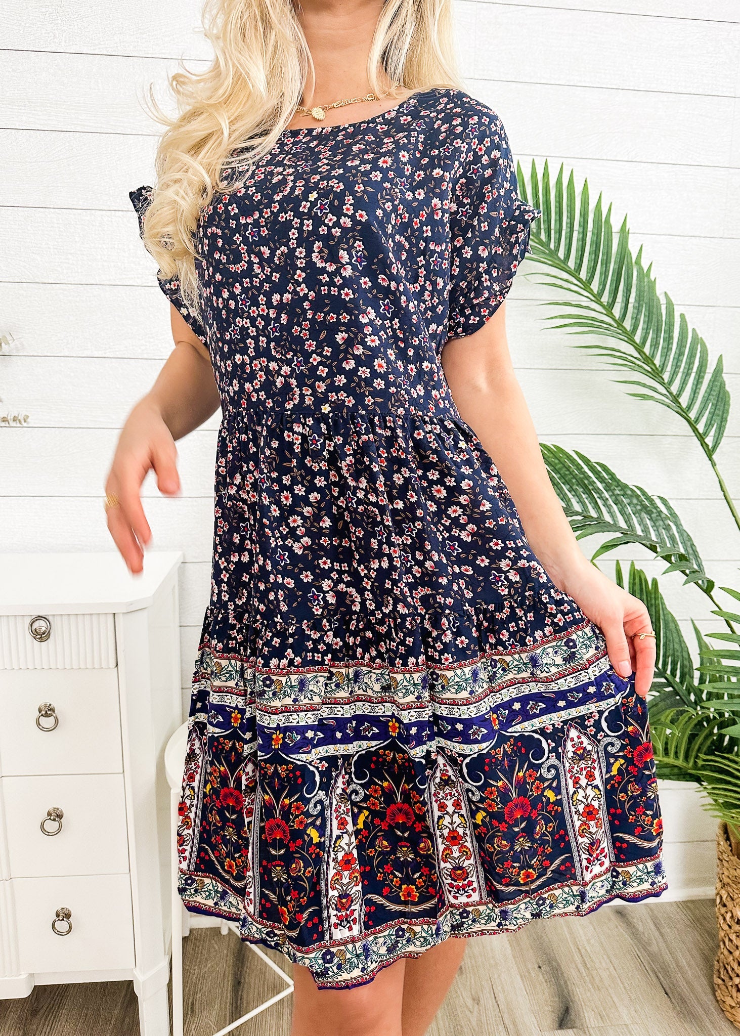 Vestido bohemio de manga corta con volantes 