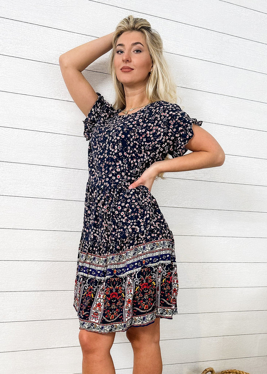 Vestido bohemio de manga corta con volantes 