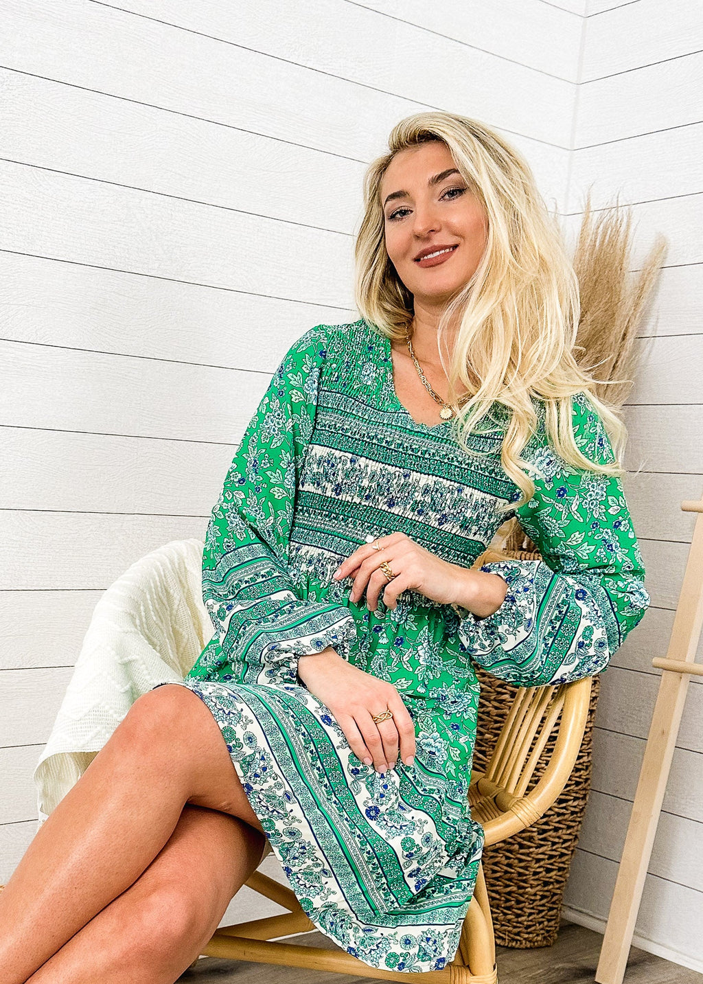 Vestido con escote en V y estampado bohemio 