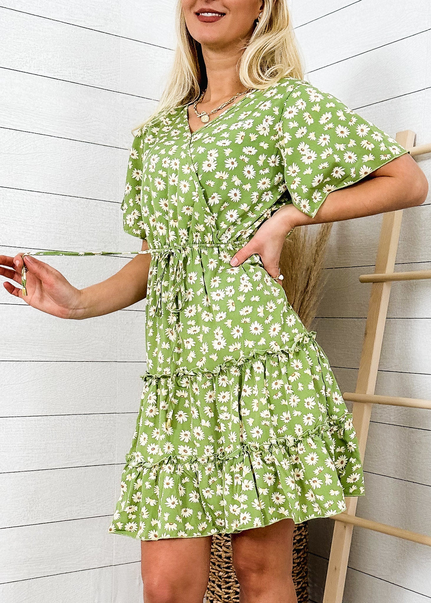 Vestido escalonado con estampado floral 