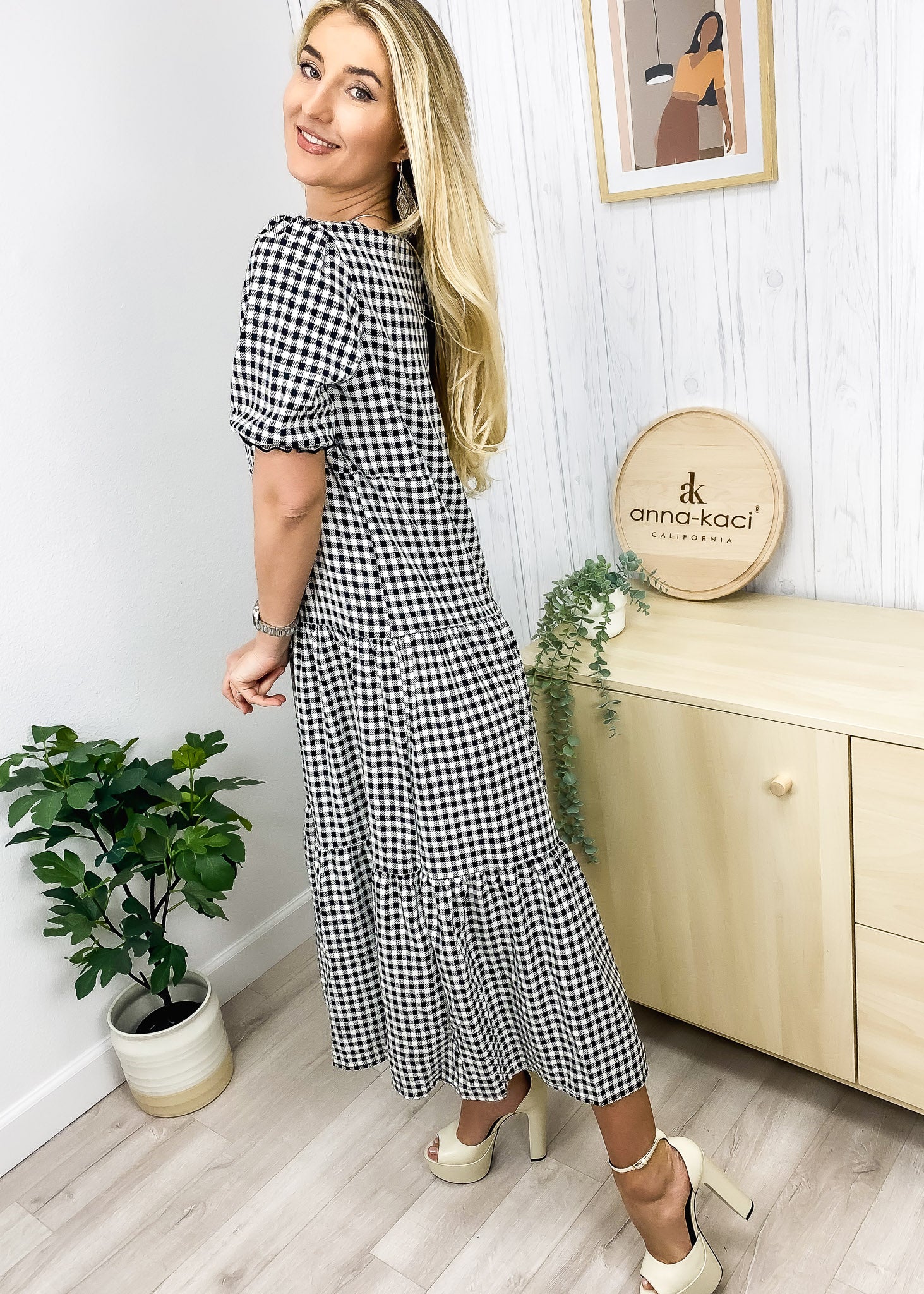 Vestido largo de manga corta con estampado de lunares suaves 